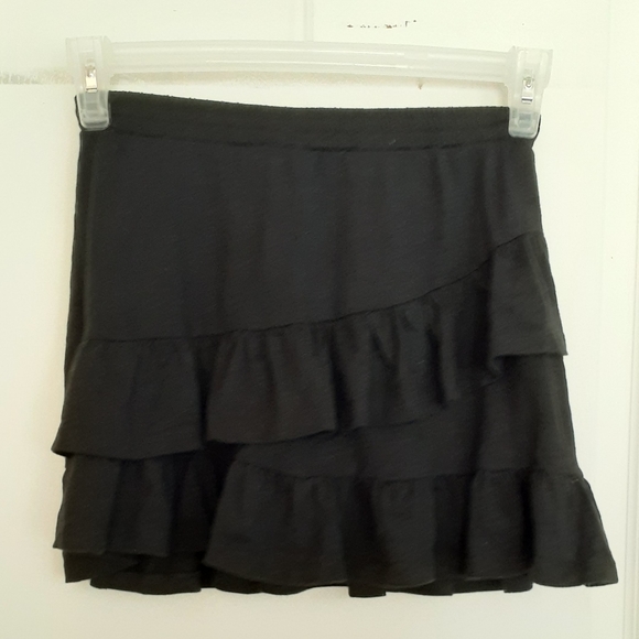 Chic Black Ruffled Skirt - Picture 3 of 5